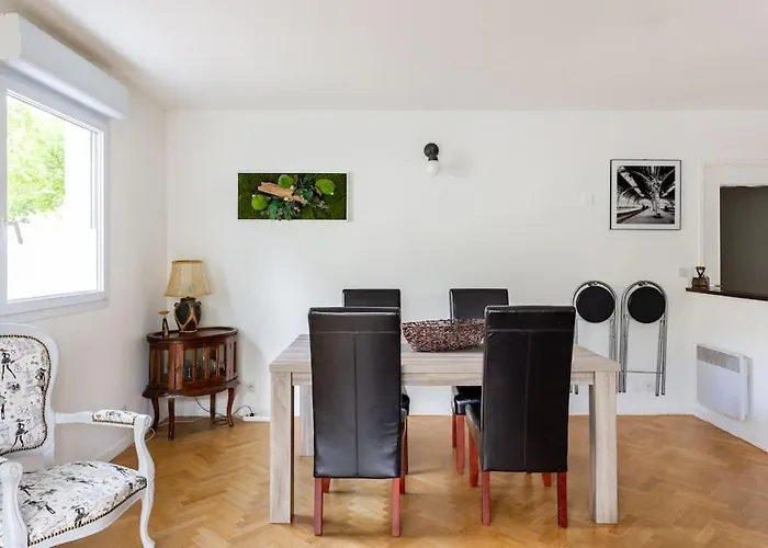 Bel Appartement Avec Terrasse Et Parking Gratuit
